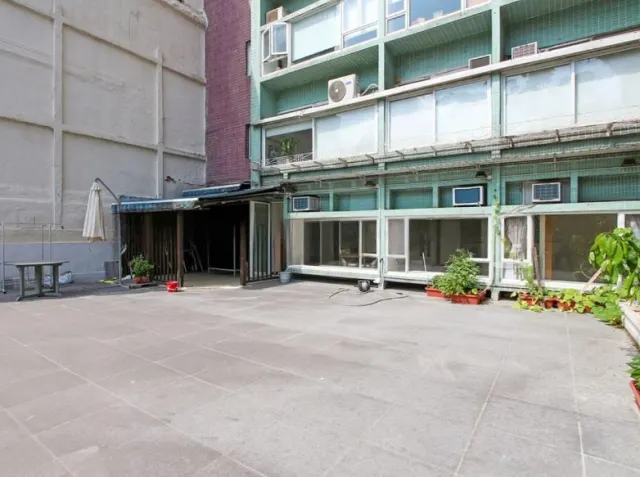 LINDEN COURT 年達閣