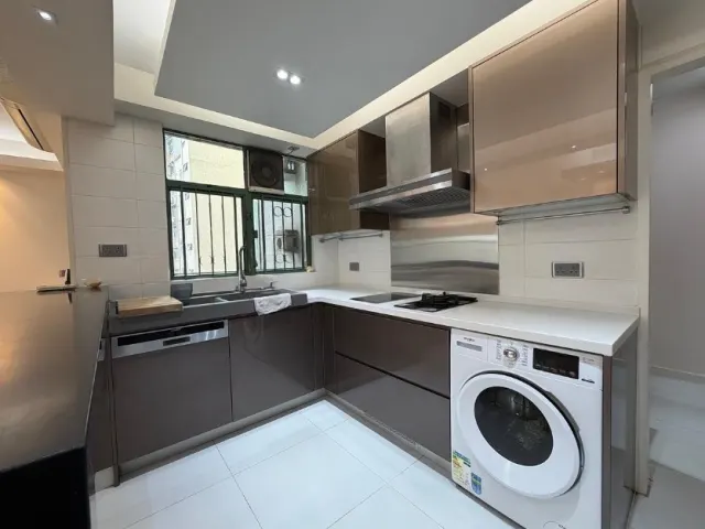 ROBINSON PLACE – 8