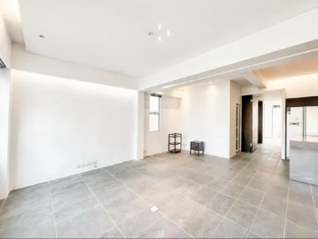 FULL VIEW COURT – 18