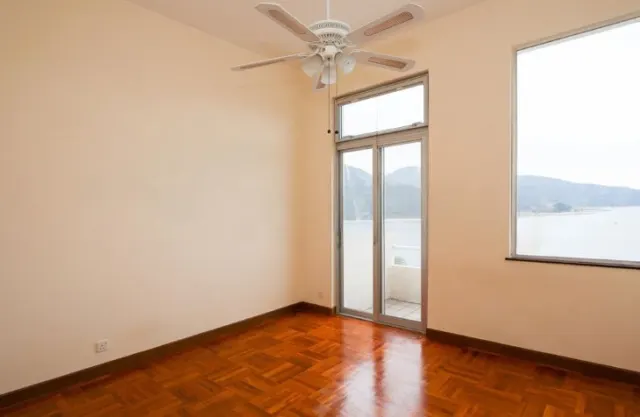 REDHILL PENINSULA-CEDAR DRIVE – 6