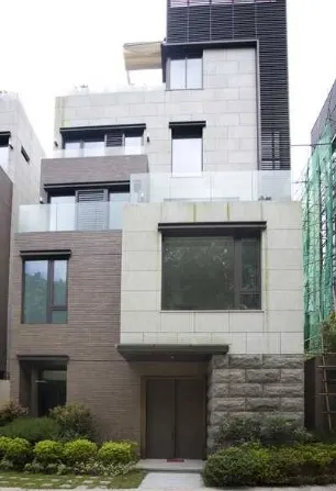 7 – 15 Mount Kellett Road, THE PEAK – 15