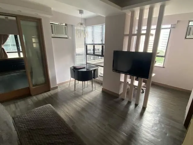 LILIAN COURT