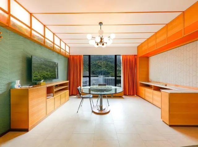 ROYALTON – 8
