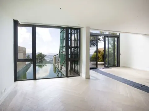 7 – 15 Mount Kellett Road, THE PEAK – 17