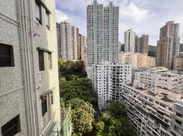 KINGSLAND COURT