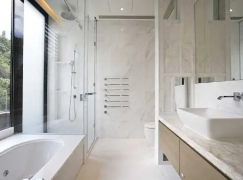 7 – 15 Mount Kellett Road, THE PEAK – 6