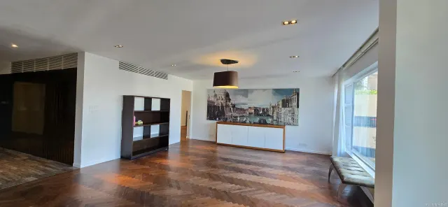 LEON COURT – 18