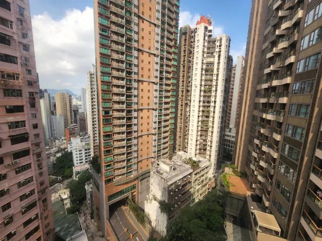 ON FUNG BUILDING 安峰大廈