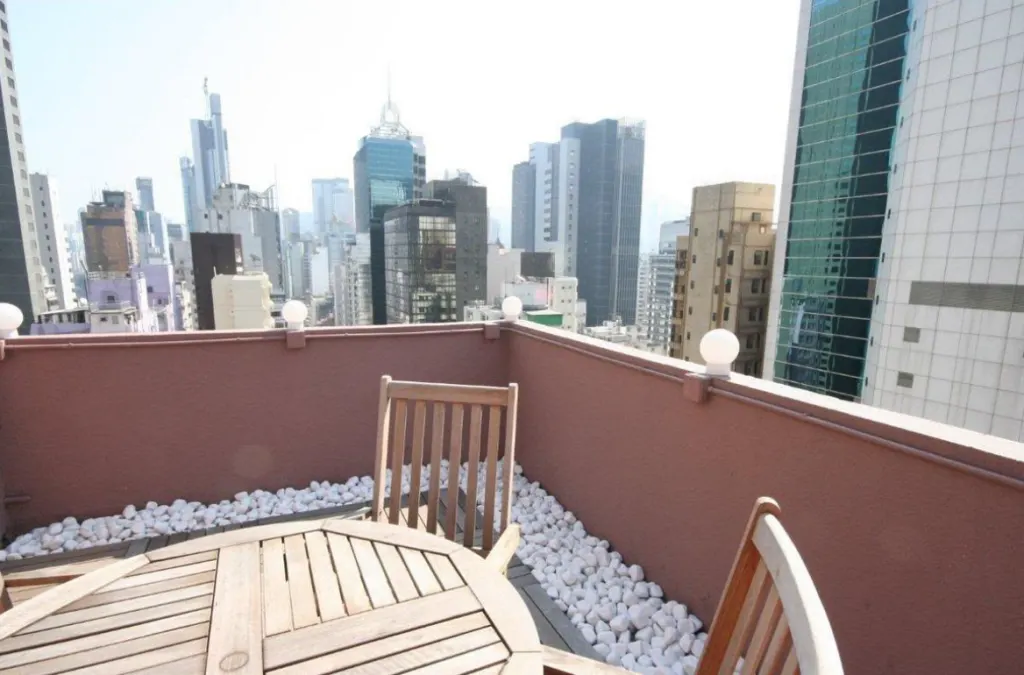 HING BONG MANSION + ROOF – 1