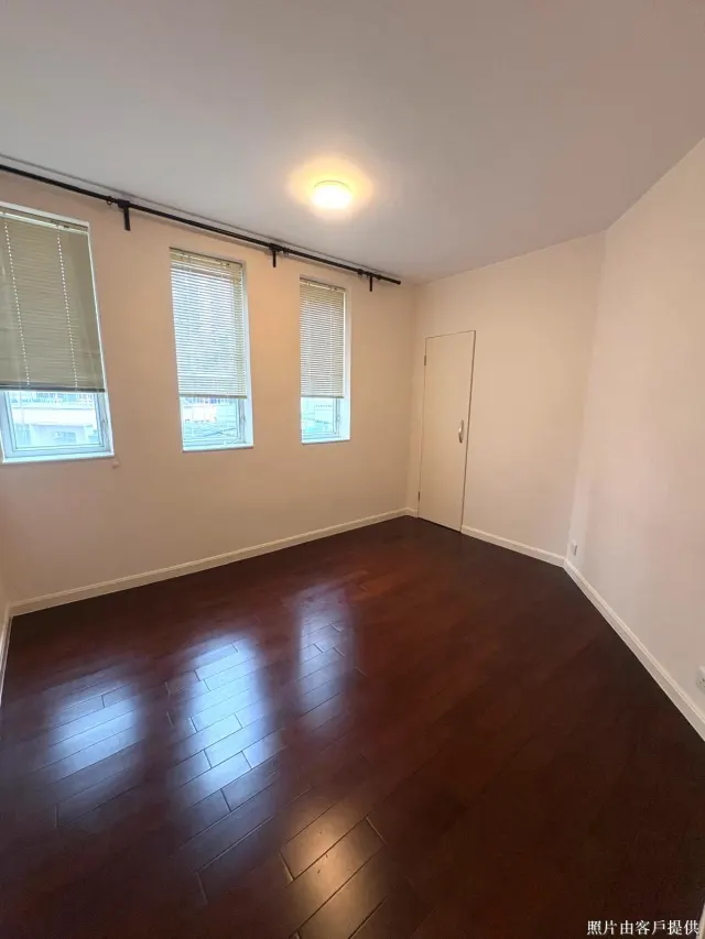 EMPIRE COURT – 6