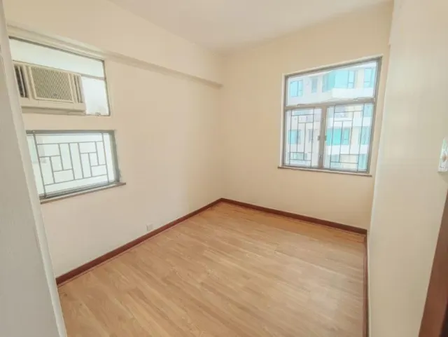 BEVERLY COURT – 7