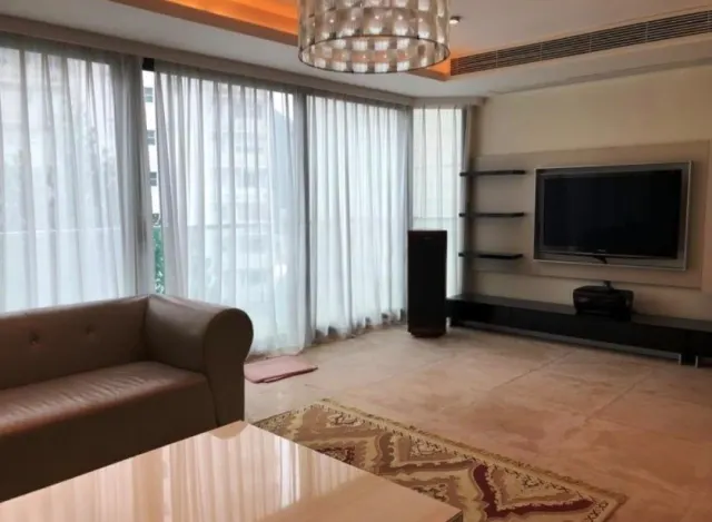REPULSE BAY HEIGHTS – 13