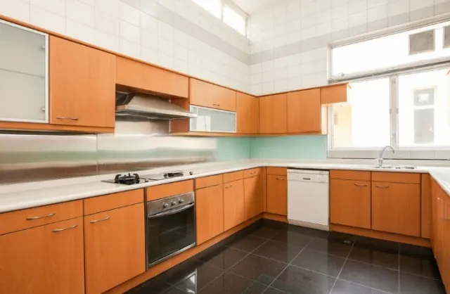 REDHILL PENINSULA-CEDAR DRIVE – 8