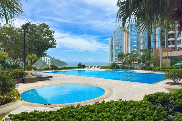 SHAM WAN TOWERS 深灣軒 + ROOF