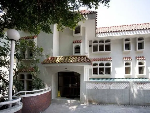 24-24A Repulse Bay Road – 1