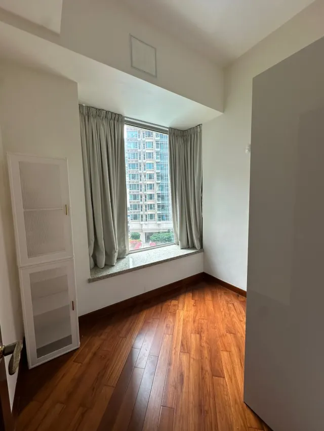 THE AVENUE – 6