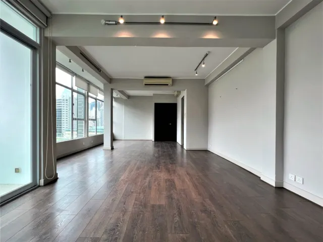 RACE COURSE MANSION 銀禧大廈