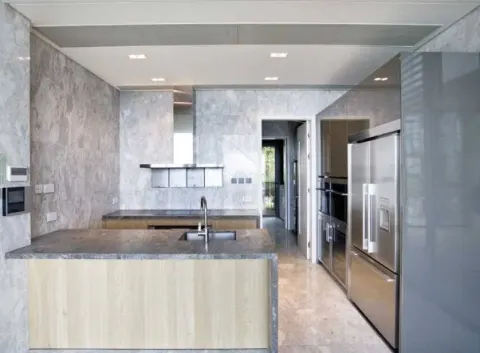 7 – 15 Mount Kellett Road, THE PEAK – 18