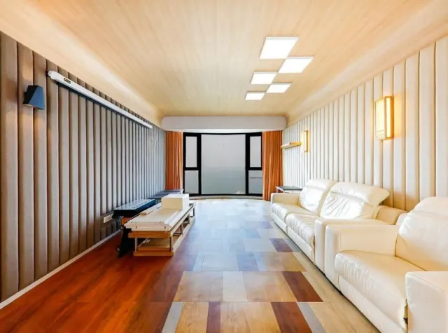 ROYALTON – 9