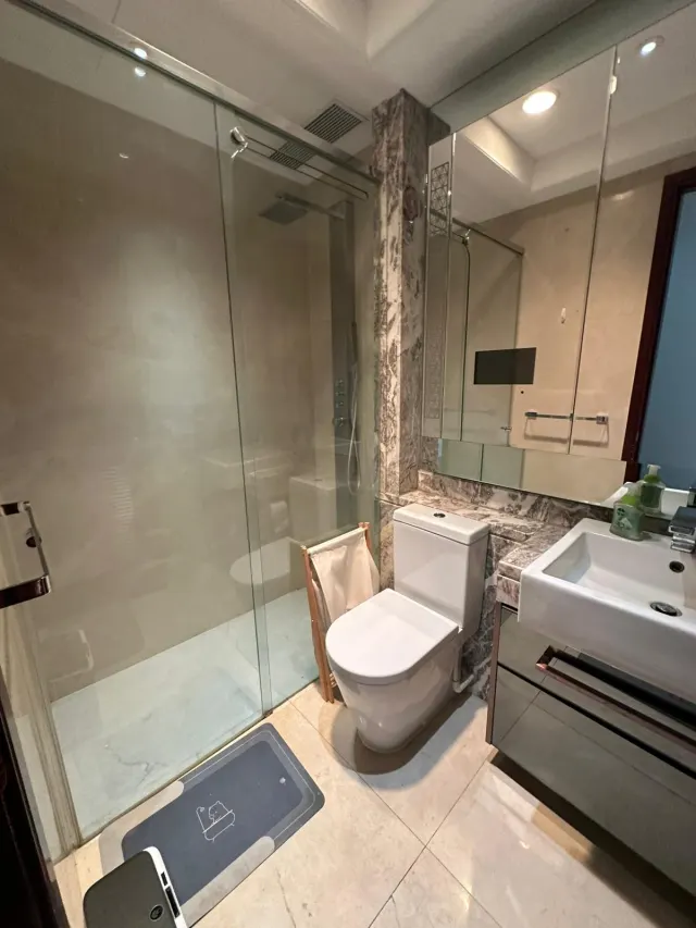 THE AVENUE – 5