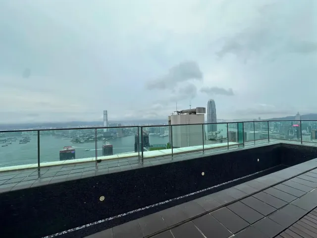 AZURA 蔚然