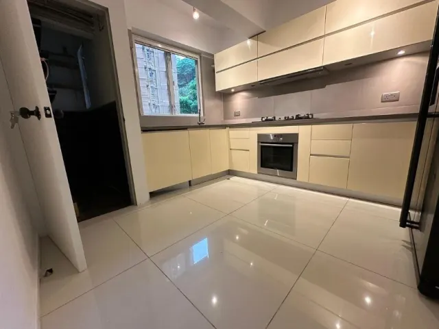BAGUIO VILLA – 4
