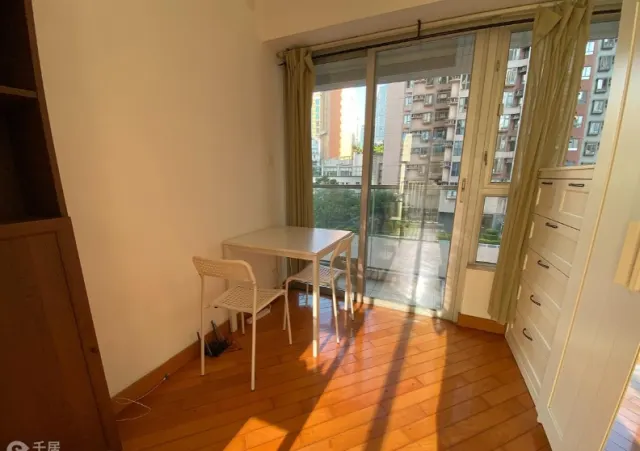 MANHATTAN AVENUE – 1