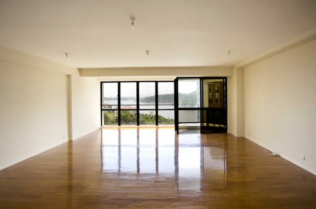 SOUTH BAY TOWERS 南灣大廈