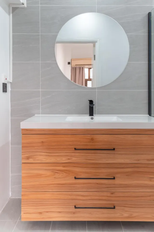 147 CAINE ROAD – 8