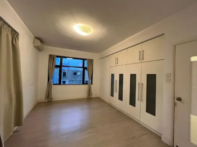 PARKWAY COURT 寶威閣 – 1