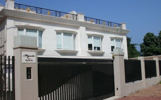 CROWN VILLAS  雄冠園
