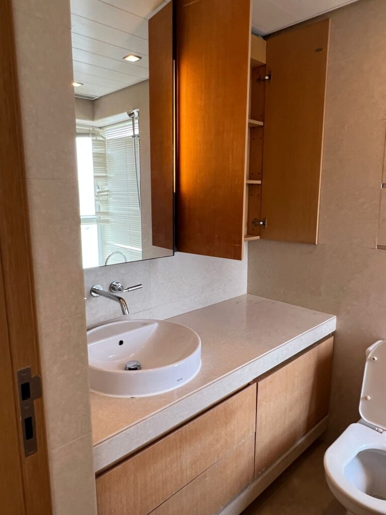 ISLAND LODGE – 9