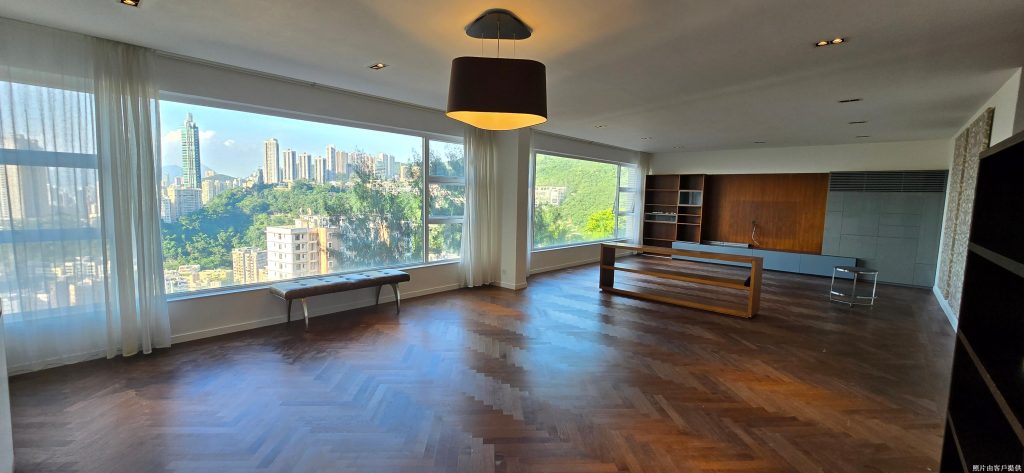 LEON COURT – 14