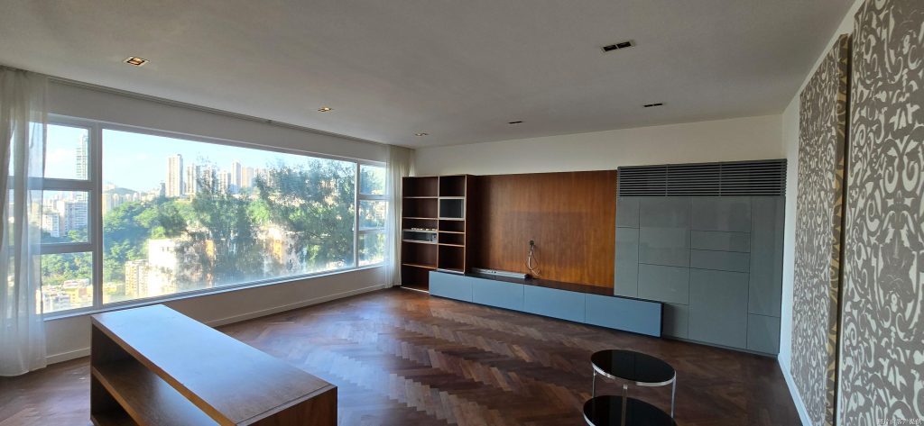LEON COURT – 3