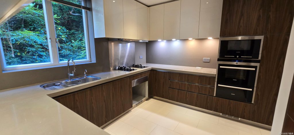 LEON COURT – 5