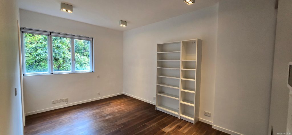 LEON COURT – 7