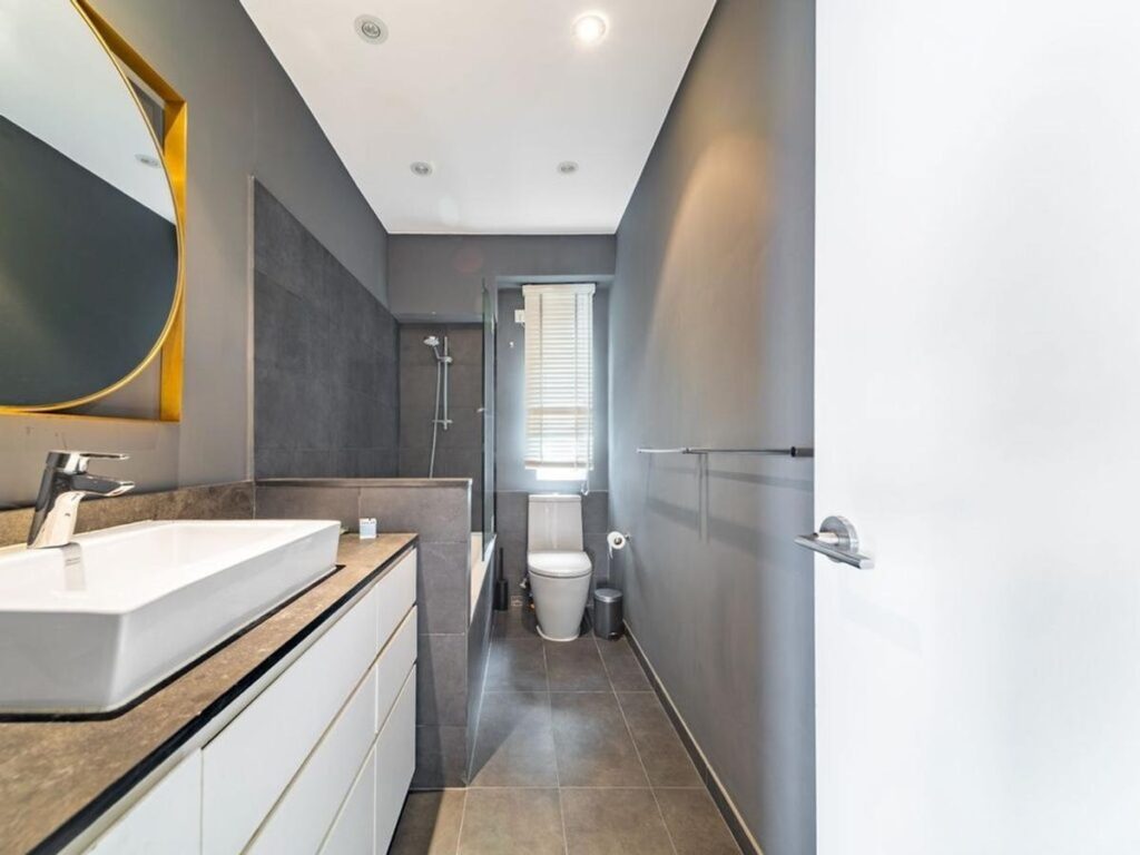 SKYLINE MANSIONS – 7