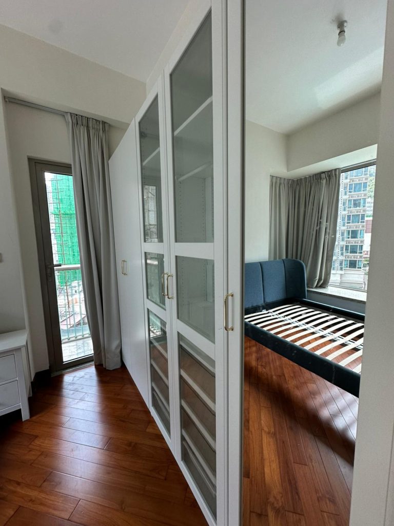 THE AVENUE – 4