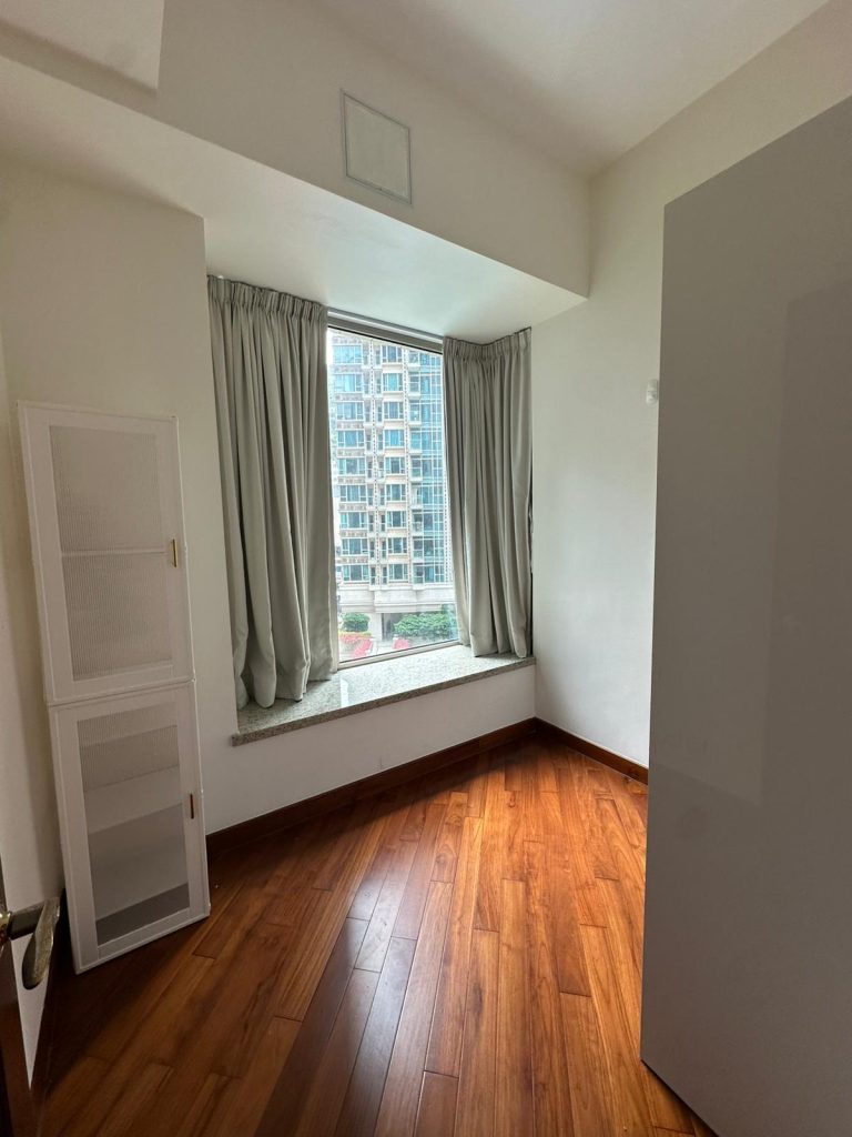 THE AVENUE – 6