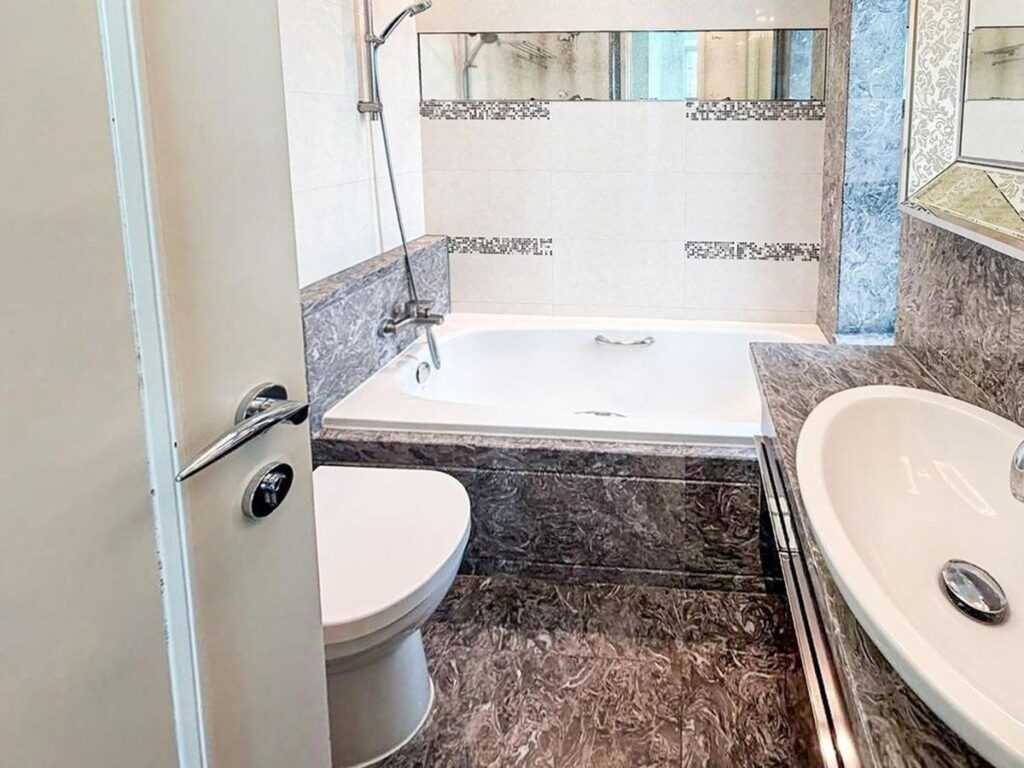 Casa 880 – Modern Living at 880 King’s Road – 11