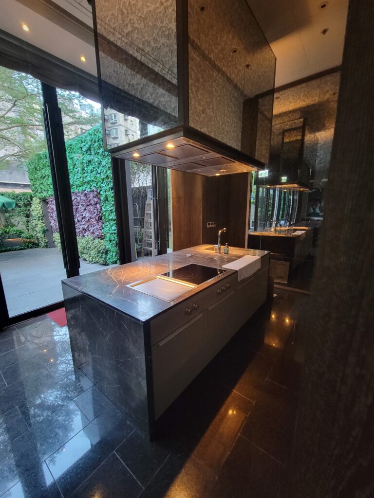 EIGHT KWAI FONG – 2