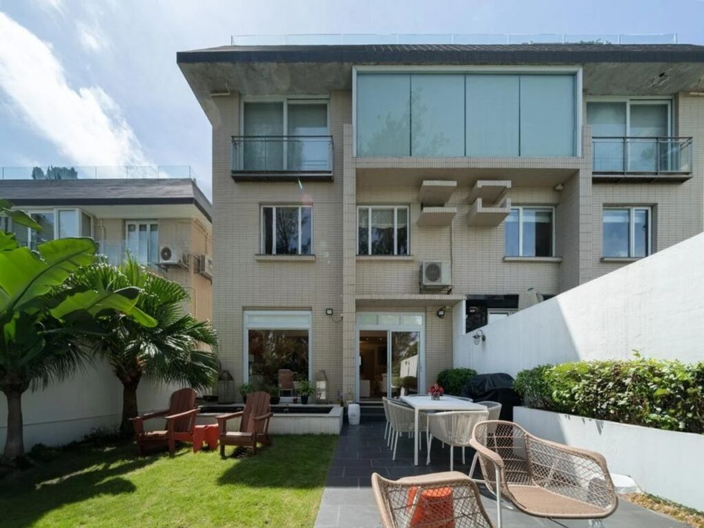 Grosse Pointe Villa – 11