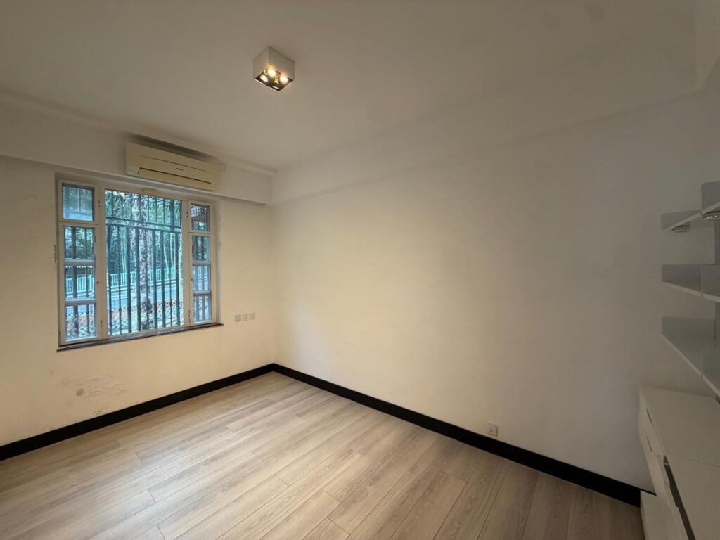Briar Avenue – 16