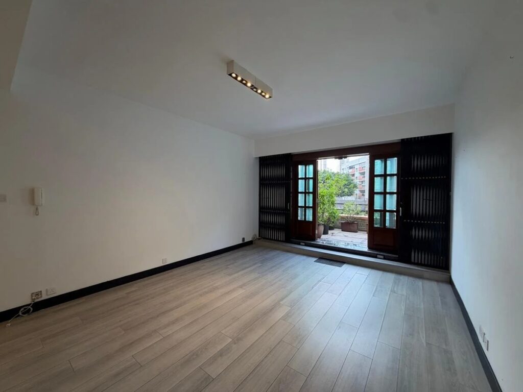 Briar Avenue – 7